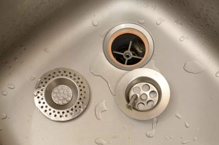 Service de nettoyage et débouchage de drain, canalisation et tuyauterie à Montréal, Laval, Rive-Nord - AAA Complete Drainage - Entrepreneur Débouchage Drain Montréal & Laval